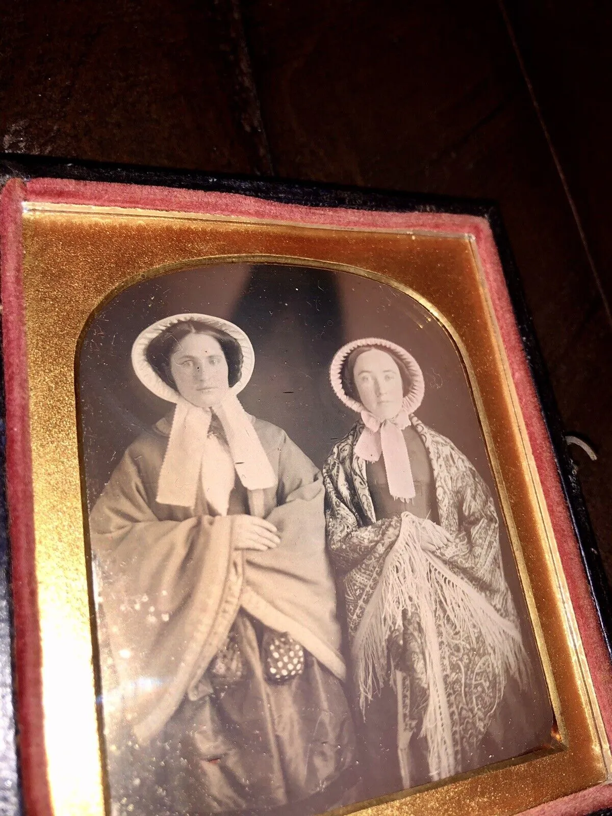 1/6 Daguerreotype Women, Sisters Wearing Shawls & Bonnets, Holding Purses