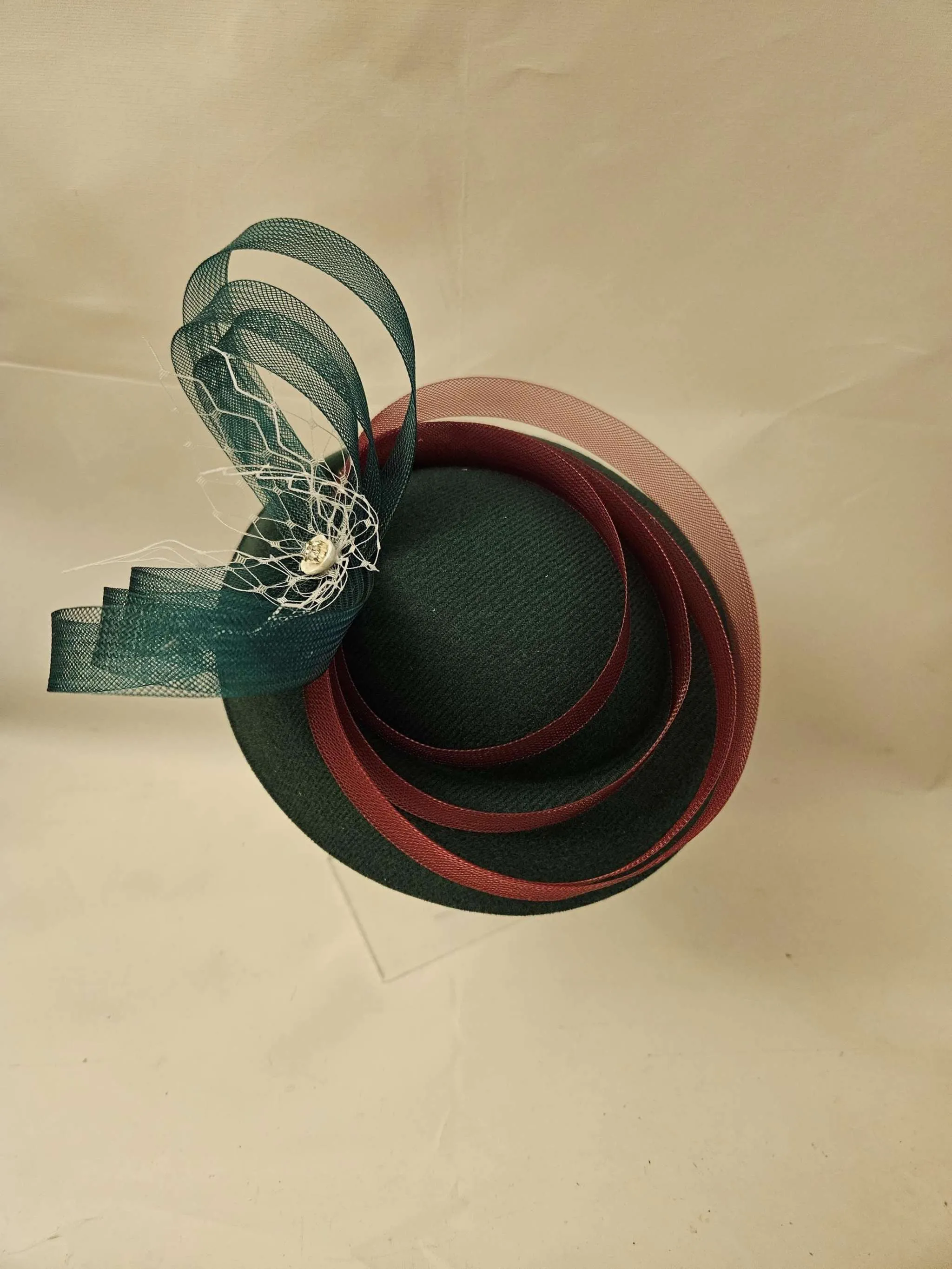 GREEN & MAROON Winter fascinator Hat Green Felt like pillbox Hat Fascinato hatinator, Race Cocktail, Ascot, Cocktail Hat Wedding headpiece '