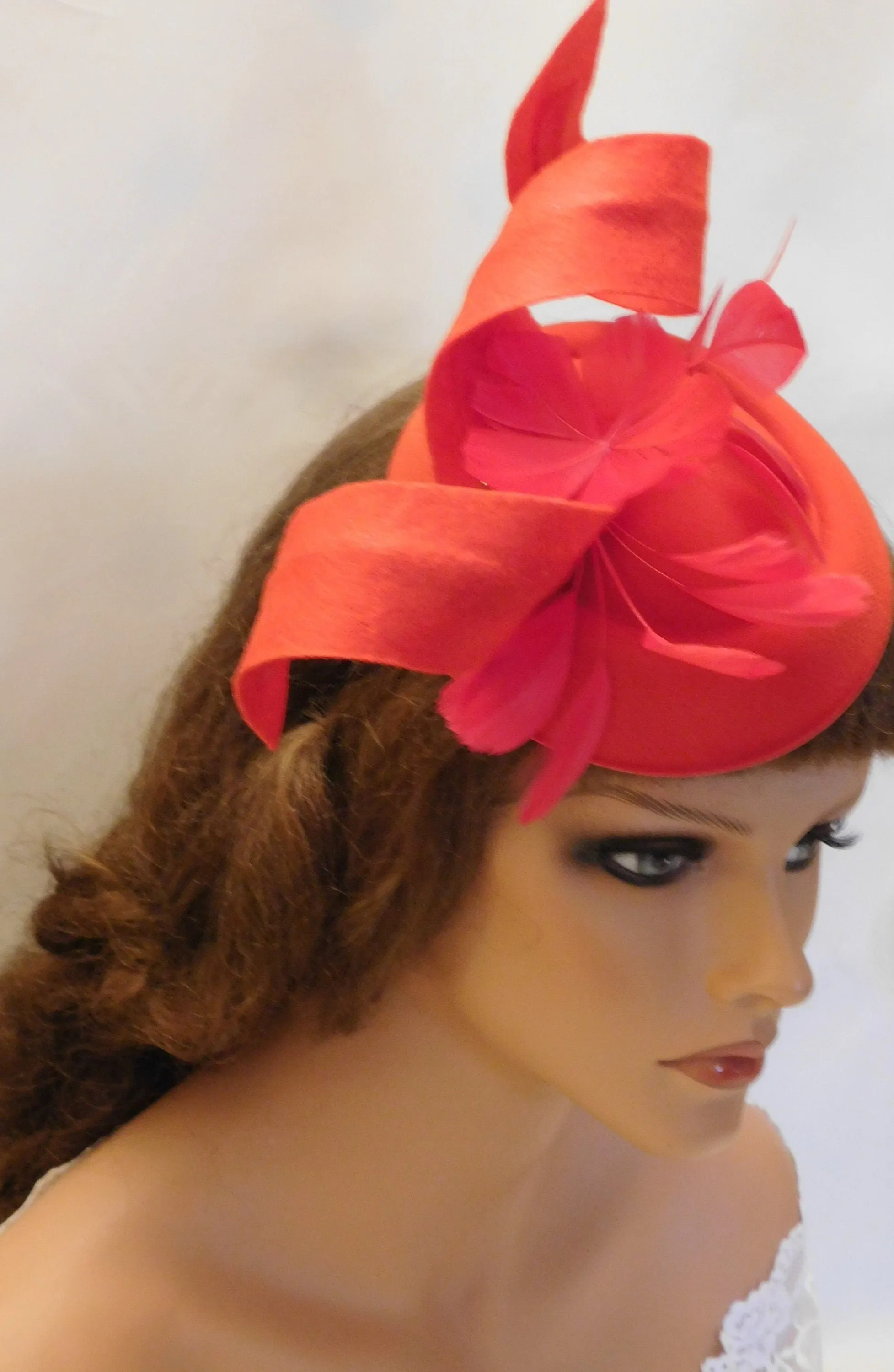 Hat Fascinator Red pillbox hat fascinator  with feathers #Ascot hat Wedding hat Church hat,Cocktail hat fascinator Red hat,Fascinator