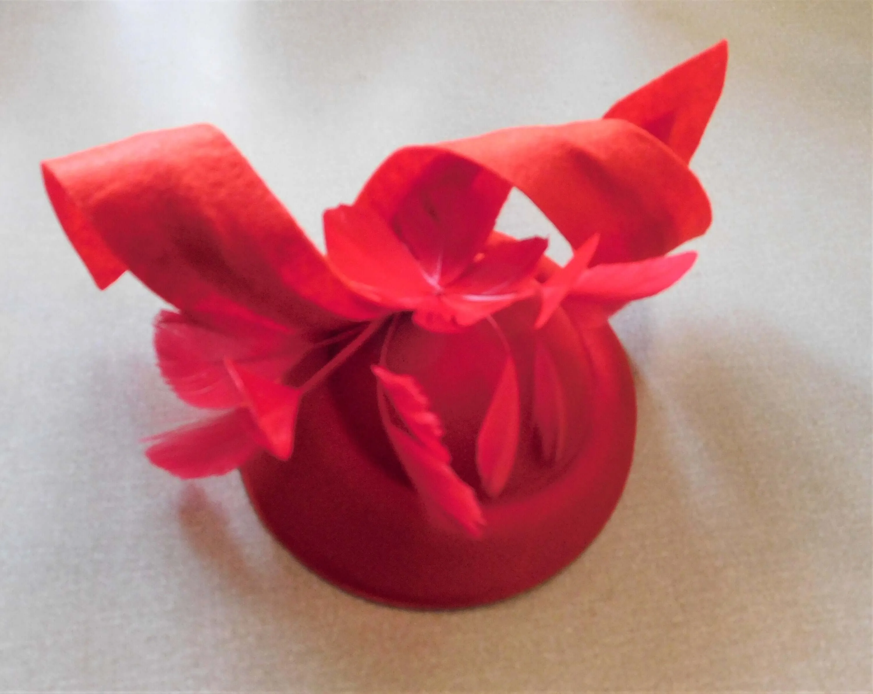 Hat Fascinator Red pillbox hat fascinator  with feathers #Ascot hat Wedding hat Church hat,Cocktail hat fascinator Red hat,Fascinator