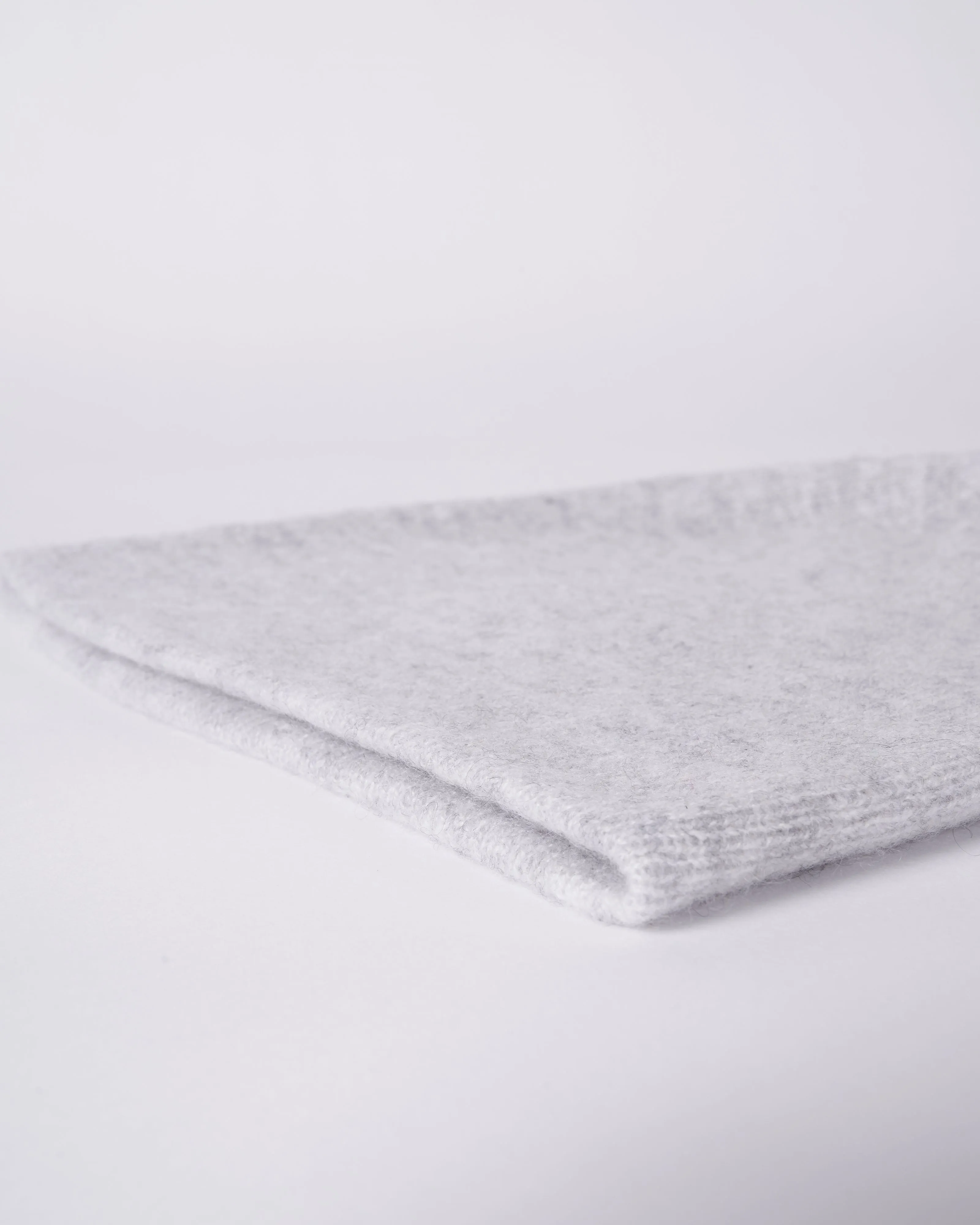 premium cashmere slouchy beanie - light heather grey