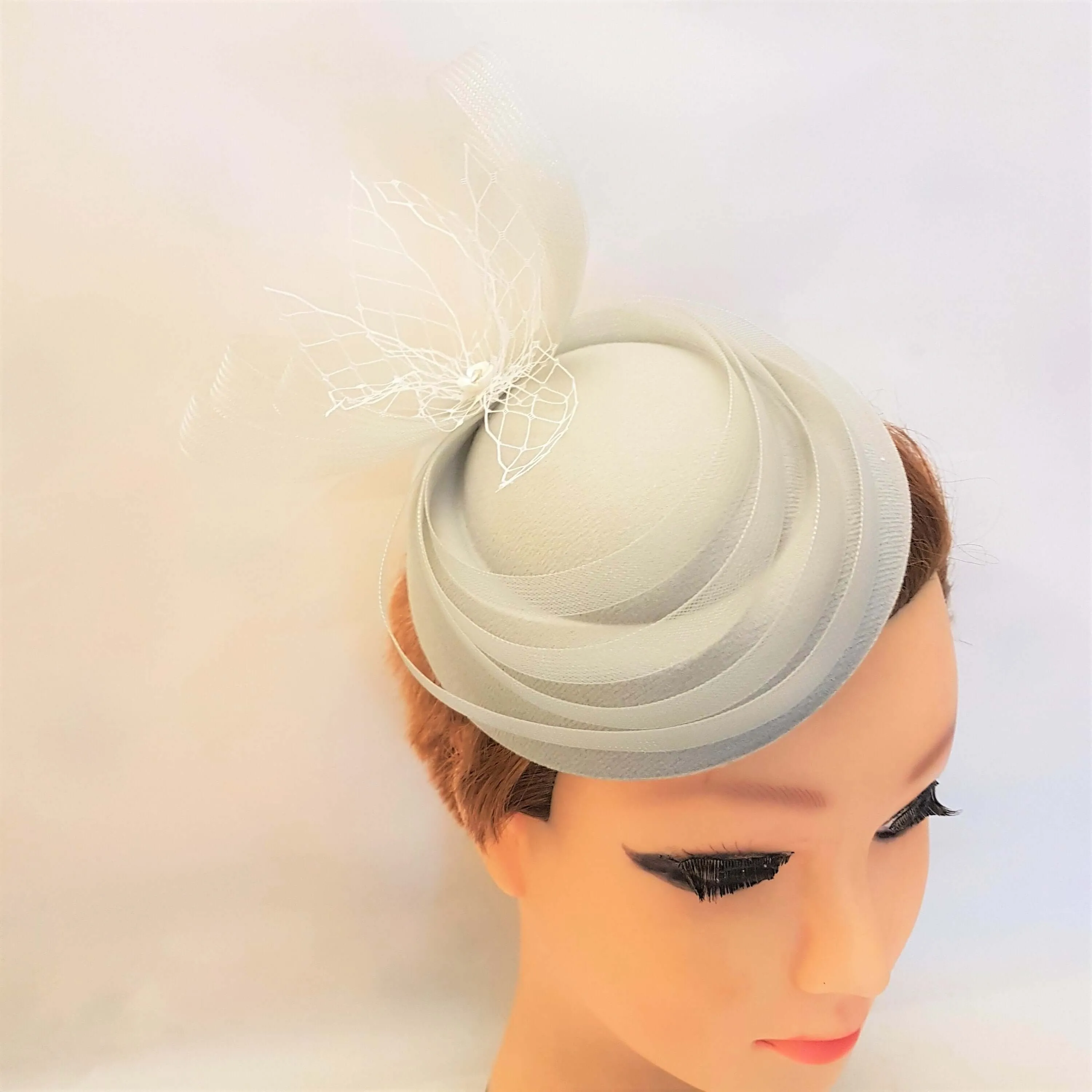 Silver Grey fascinator Pillbox hatinator Crinoline bow, Nett Church Derby Ascot Royal Wedding Tea Party hat Mother of Bride/Groom Facinator